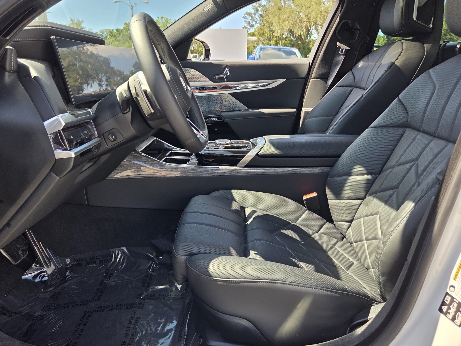Certified 2026 BMW 760i xDrive w/ Executive Package AWD/4WD image 10