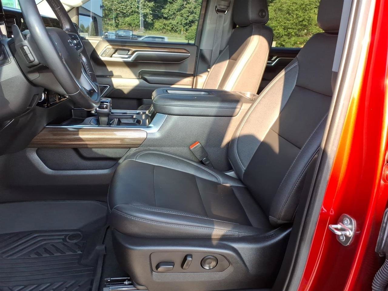 Used 2022 Chevrolet Silverado 1500 LT Trail Boss w/ Convenience Package II AWD/4WD image 15