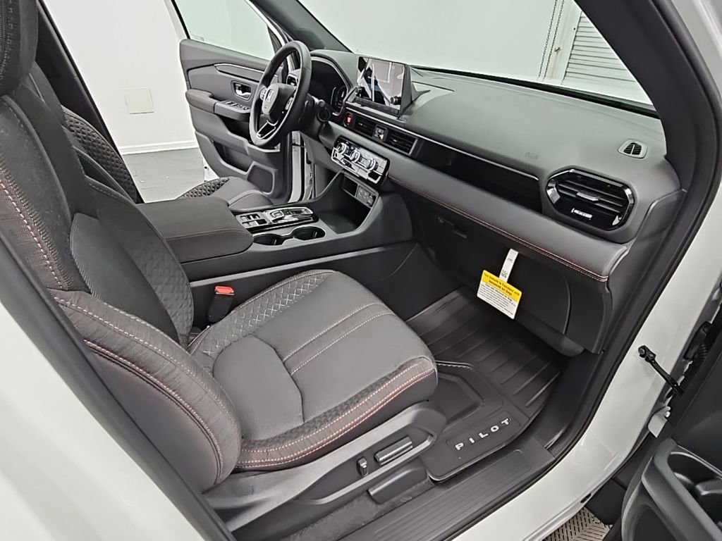 New 2025 Honda Pilot Sport image 34