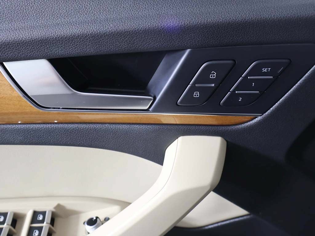 Used 2023 Audi Q5 2.0T Premium w/ Convenience Package AWD/4WD image 34