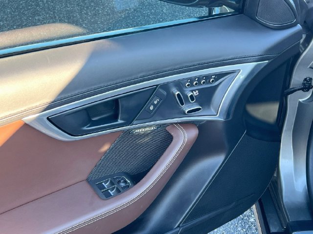 Used 2018 Jaguar F-TYPE Coupe RWD image 14