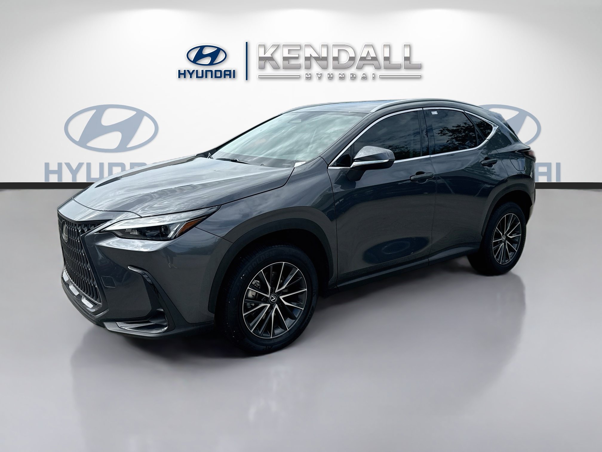 Used 2024 Lexus NX 250 FWD w/ Towing Package (2000 Lbs) image 3