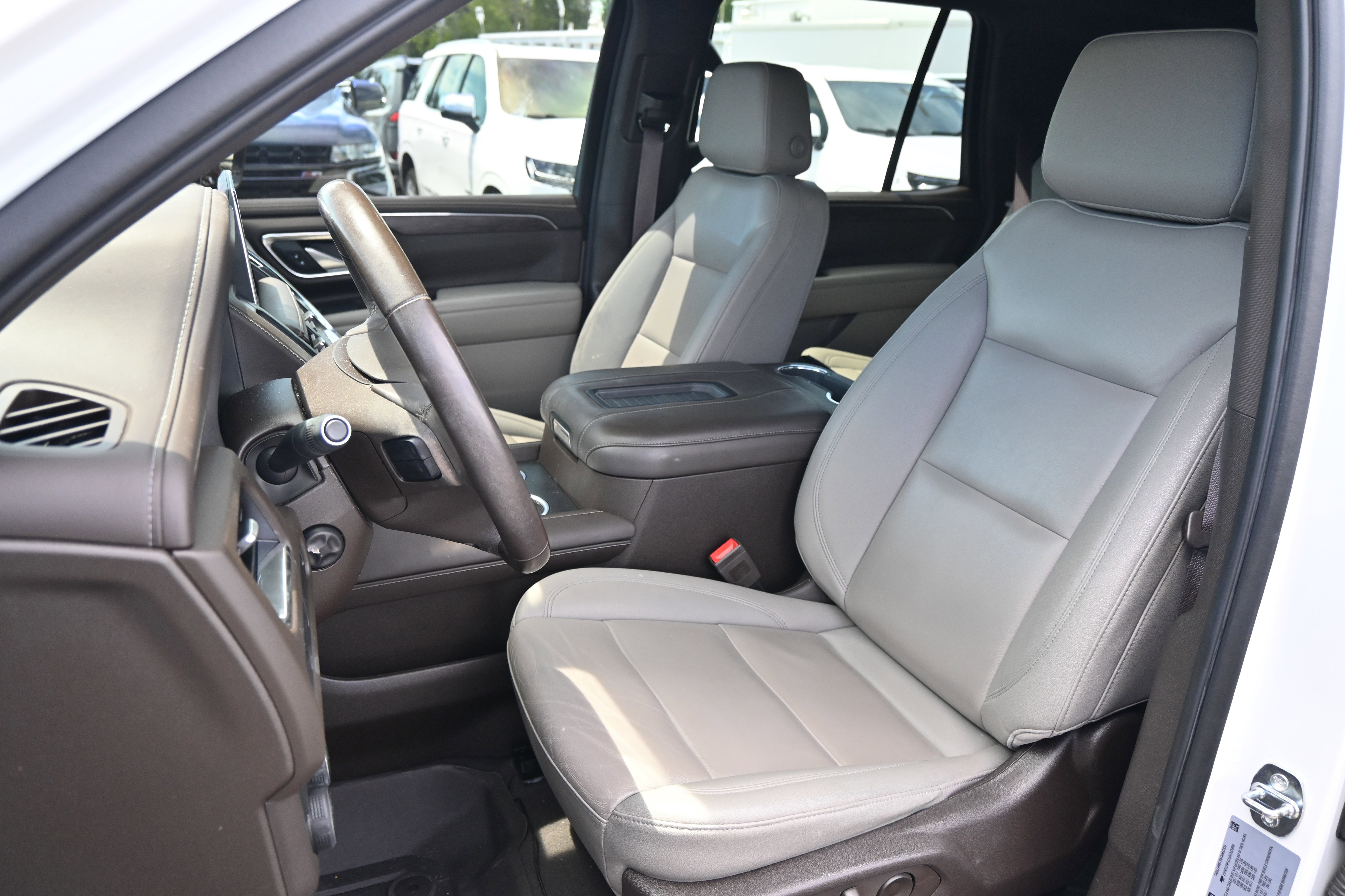 Used 2022 Chevrolet Tahoe LT w/ Luxury Package RWD image 7
