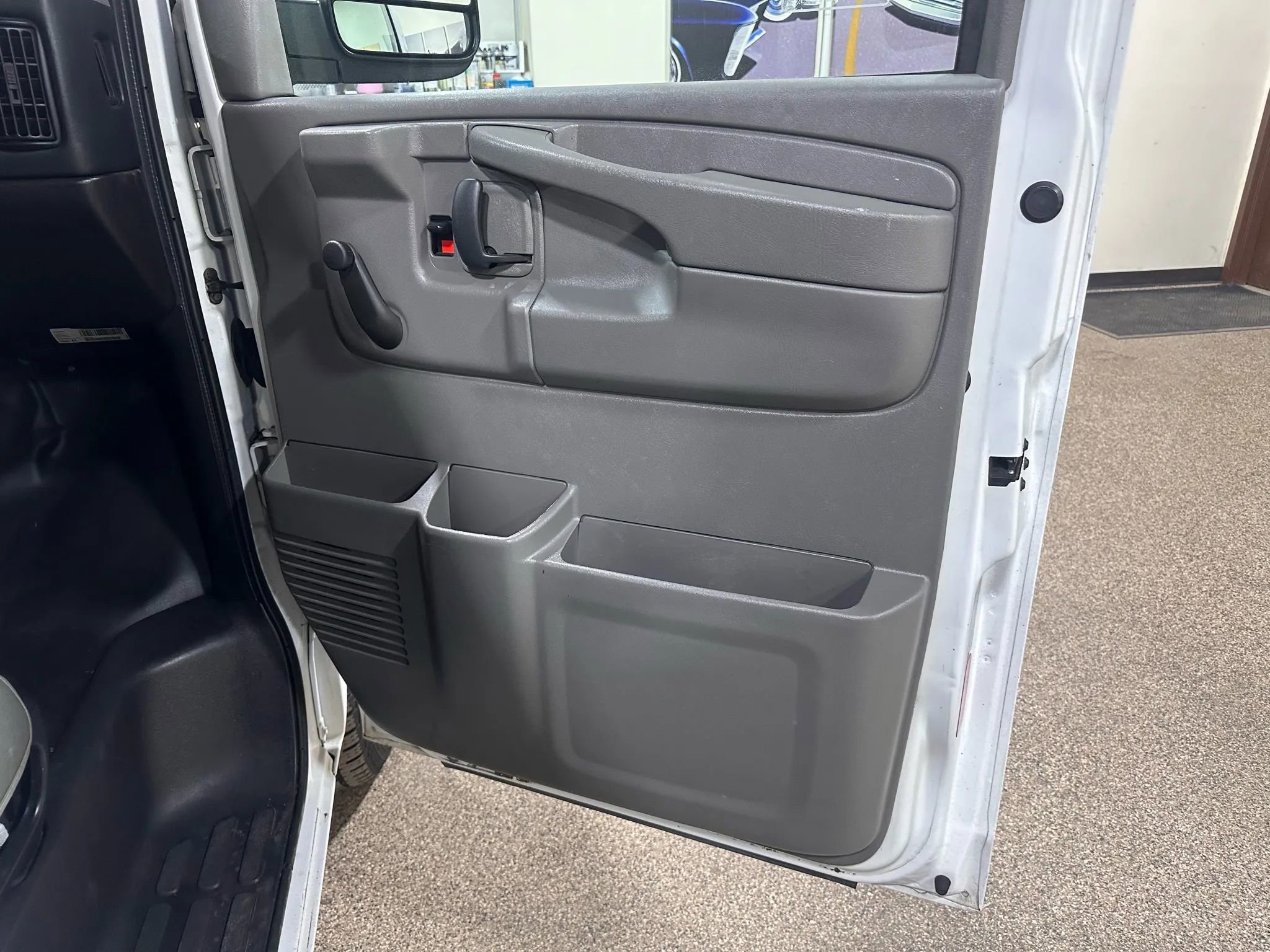 Used 2013 GMC Savana 1500 AWD image 19