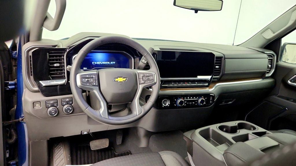 Used 2023 Chevrolet Silverado 1500 LT AWD/4WD image 12