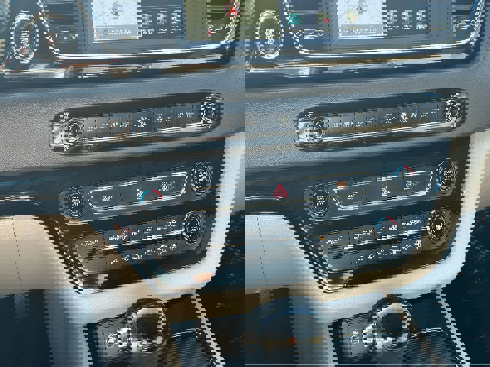 Used 2016 Kia Sedona SX image 35