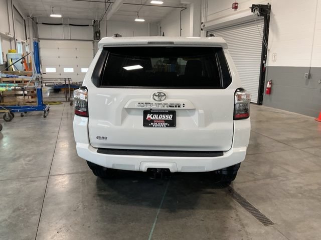 Used 2022 Toyota 4Runner SR5 AWD/4WD image 5