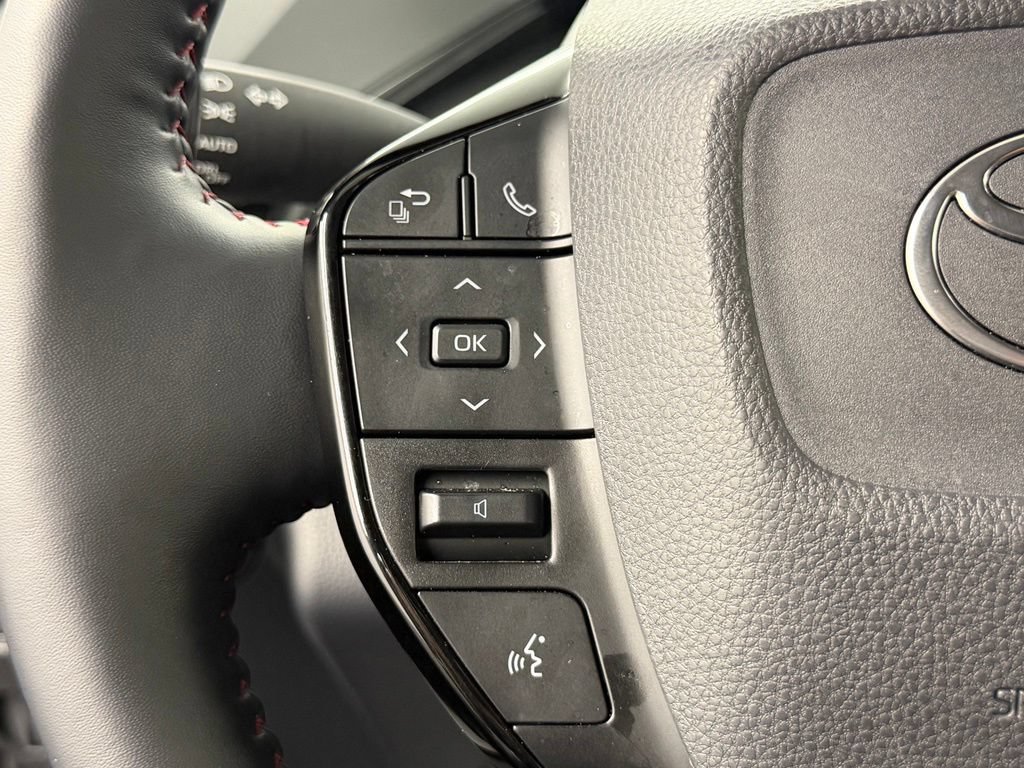 Used 2025 Toyota Prius Plug-In Hybrid FWD image 26
