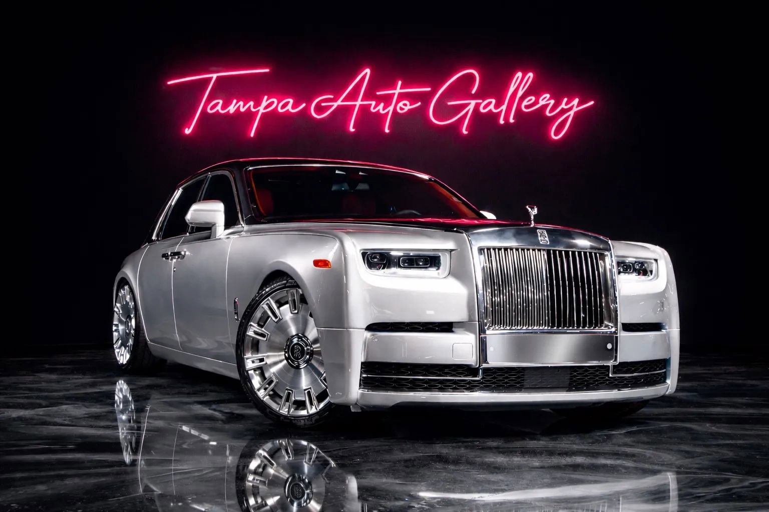 Used 2018 Rolls-Royce Phantom Sedan image 1