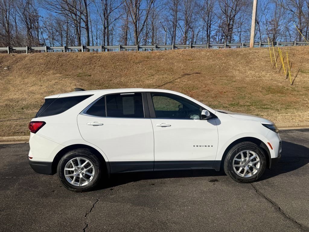 Used 2022 Chevrolet Equinox LT image 2