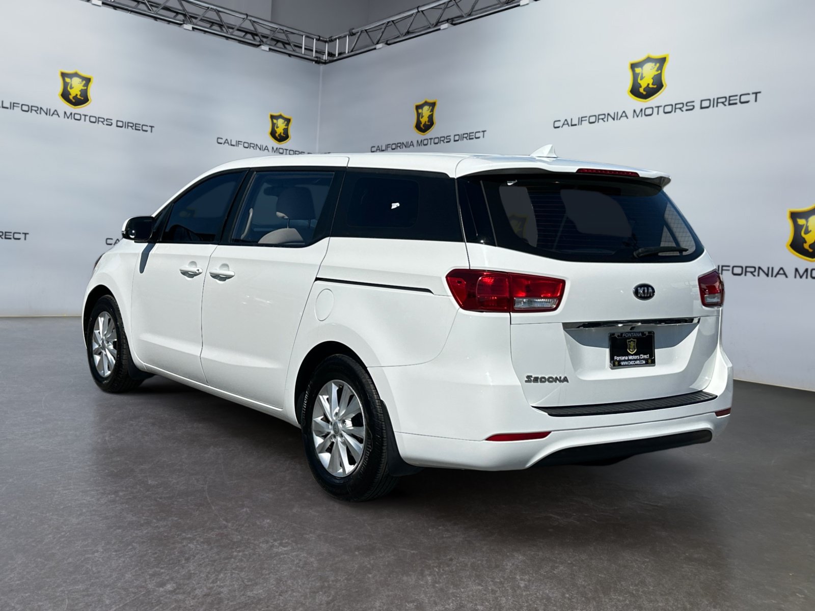 Used 2017 Kia Sedona L FWD image 3