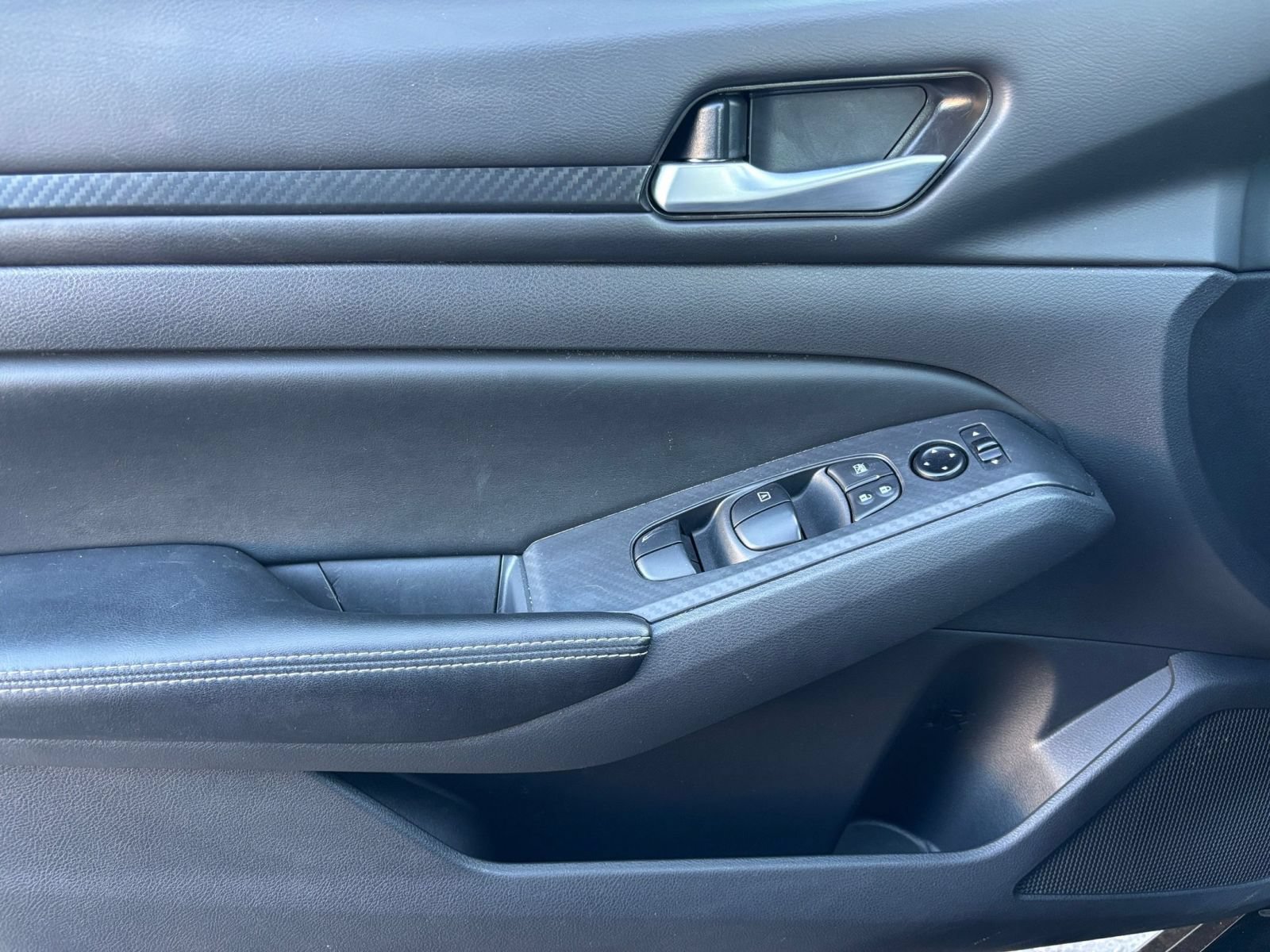 Used 2025 Nissan Altima 2.5 SV FWD image 18