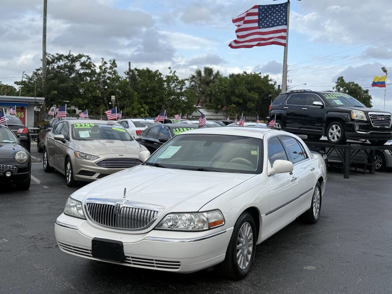 Used 2003 Lincoln Town Car Signature image 33