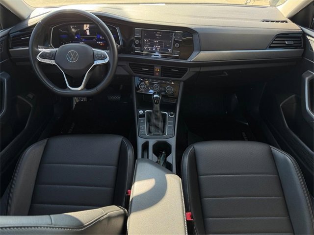 Certified 2023 Volkswagen Jetta SE w/ Panoramic Sunroof Package image 7