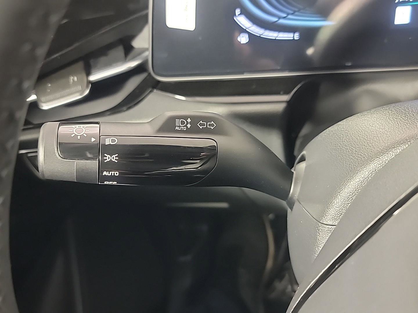 Used 2025 Kia Niro EX image 27