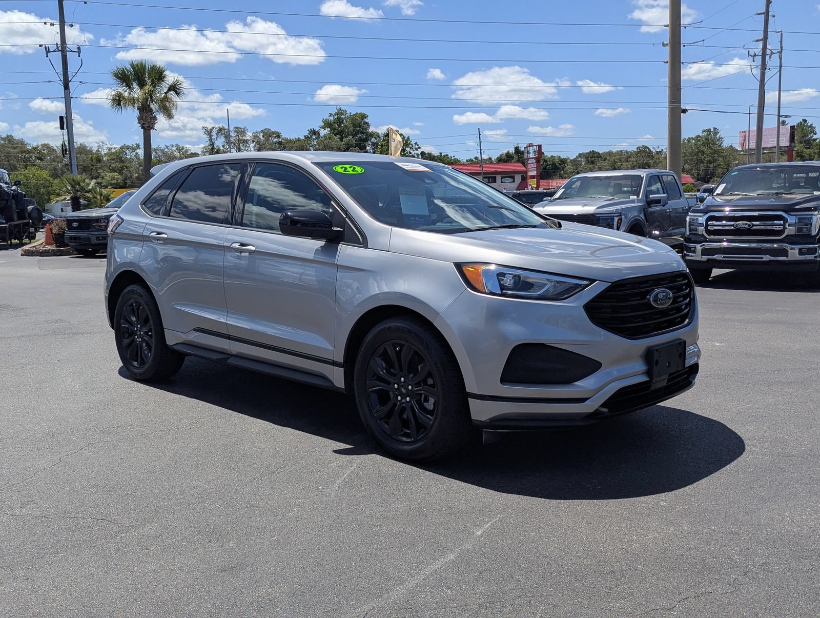 Used 2022 Ford Edge SE w/ Black Appearance Package AWD/4WD image 2