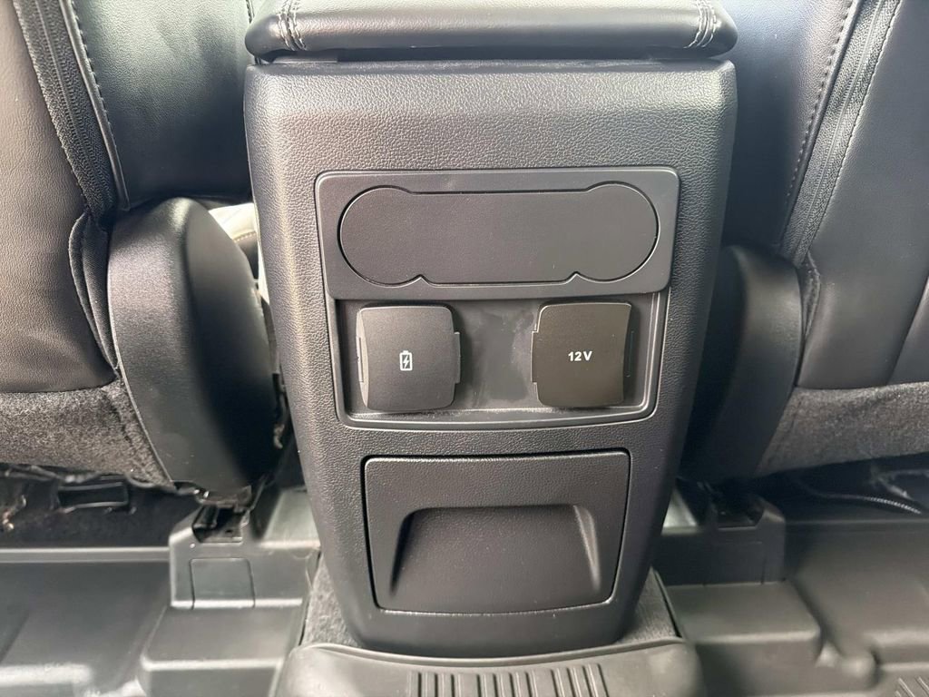 Used 2022 Ford Explorer XLT w/ Equipment Group 202A image 18