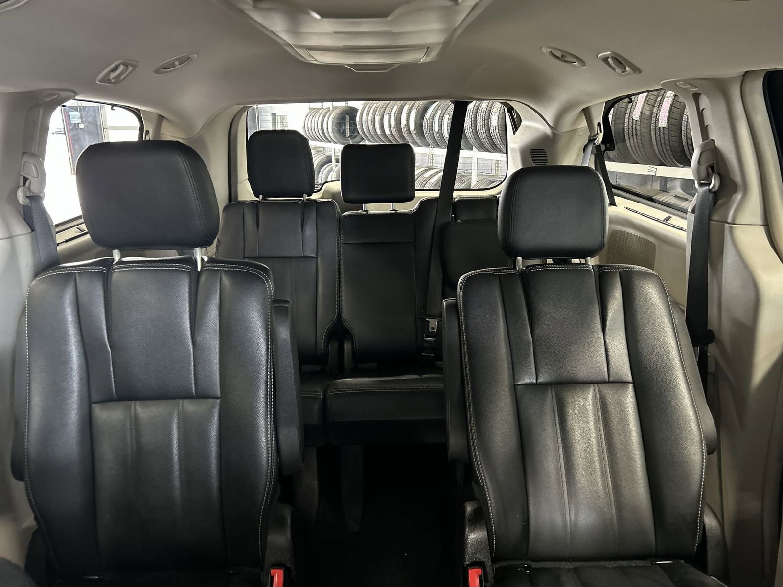 Used 2016 Chrysler Town & Country Touring w/ Driver Convenience Group FWD image 5