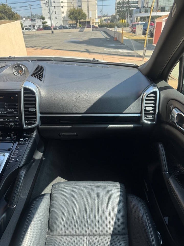 Used 2016 Porsche Cayenne AWD/4WD image 14