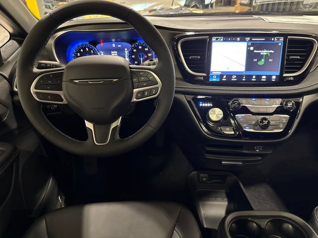 New 2027 Chrysler Pacifica Select w/ Family Tech Group AWD/4WD image 20