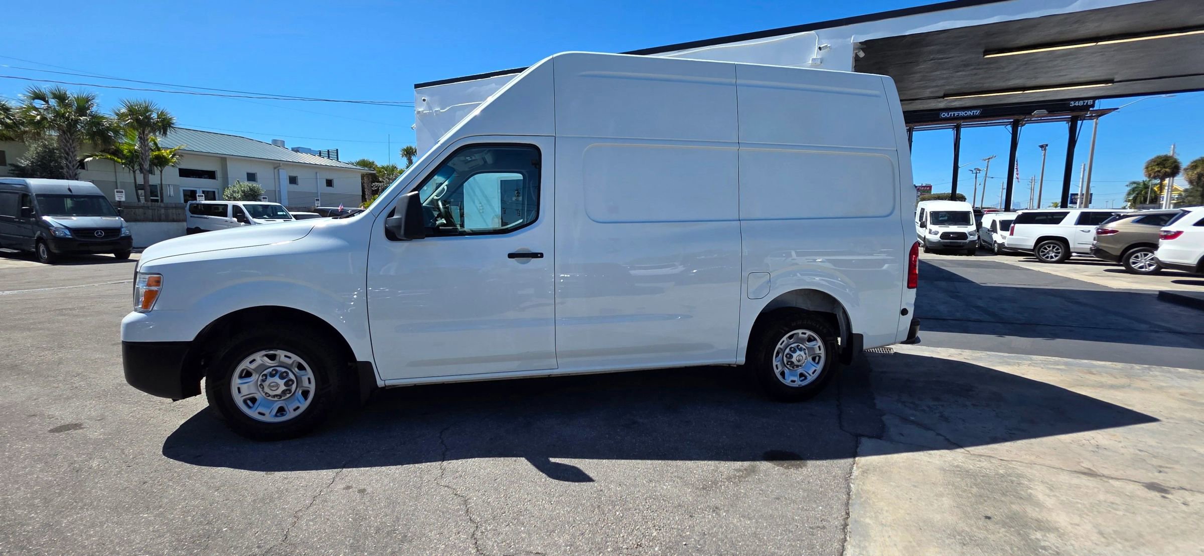 Used 2020 Nissan NV 2500 SV image 3