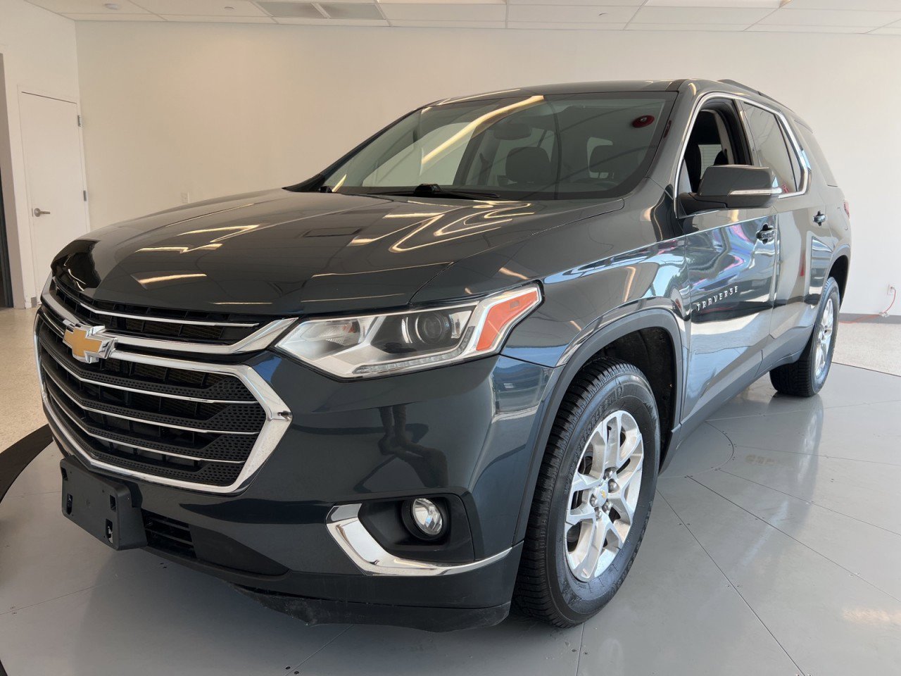 Used 2021 Chevrolet Traverse LT image 3
