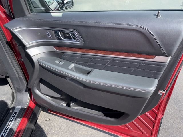 Used 2017 Ford Explorer Platinum AWD/4WD image 6