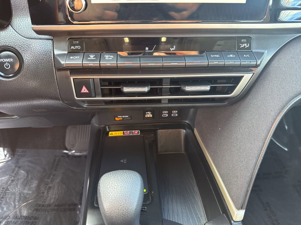 Used 2025 Toyota Camry LE image 24