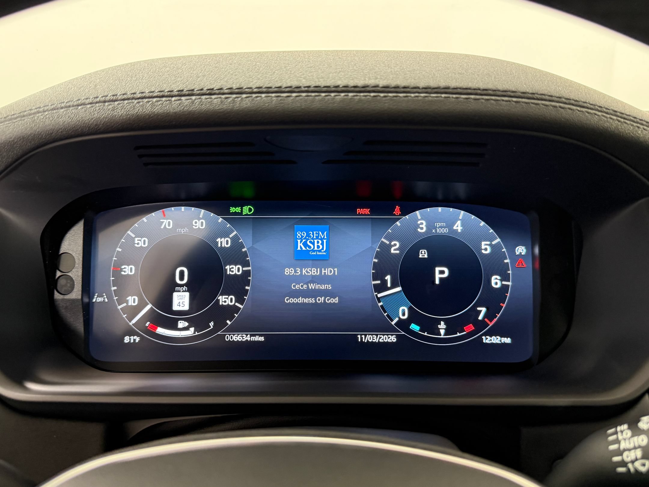 Used 2025 Land Rover Discovery S AWD/4WD image 19