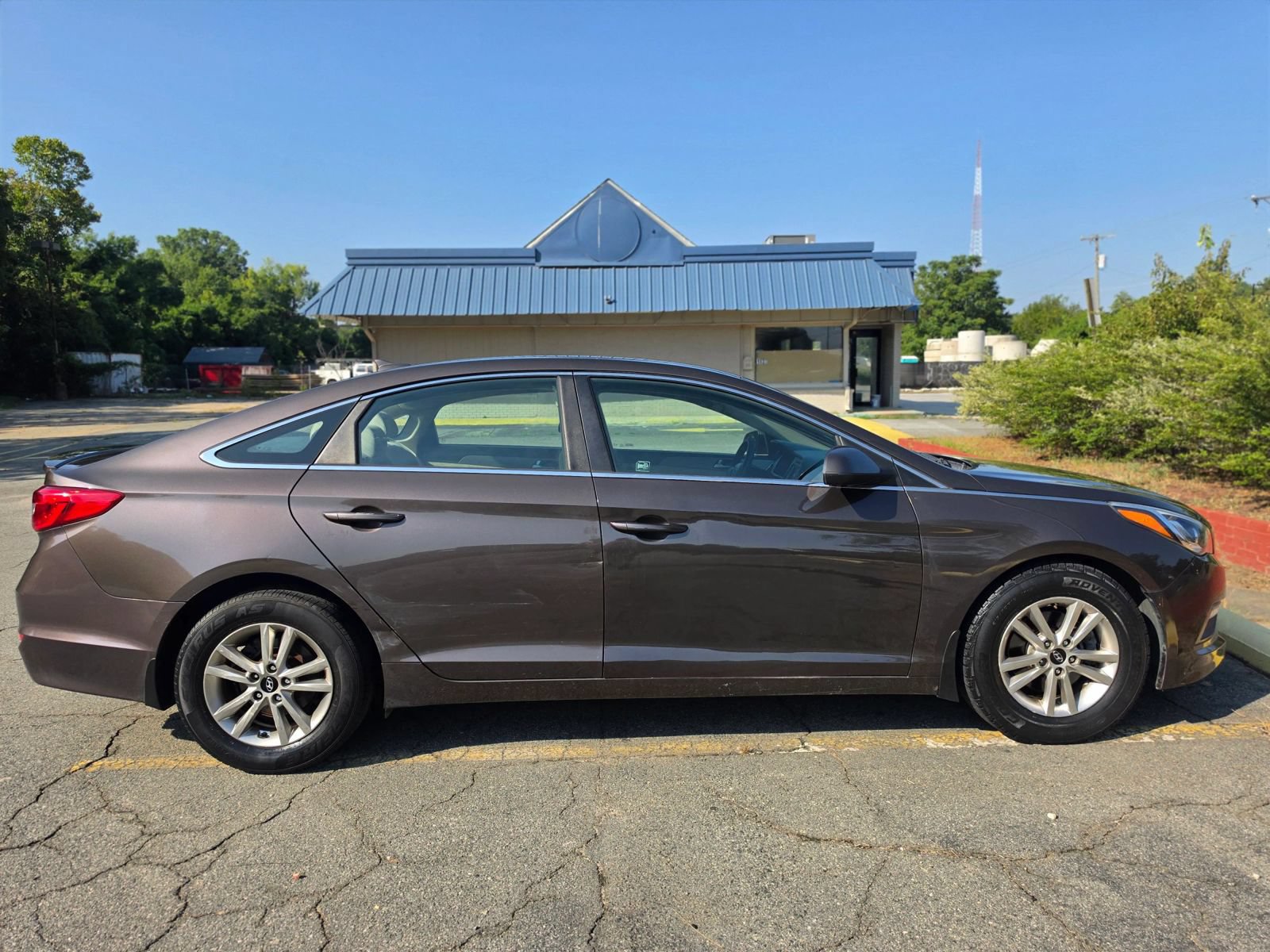 Used 2015 Hyundai Sonata SE w/ Option Group 09 FWD image 6