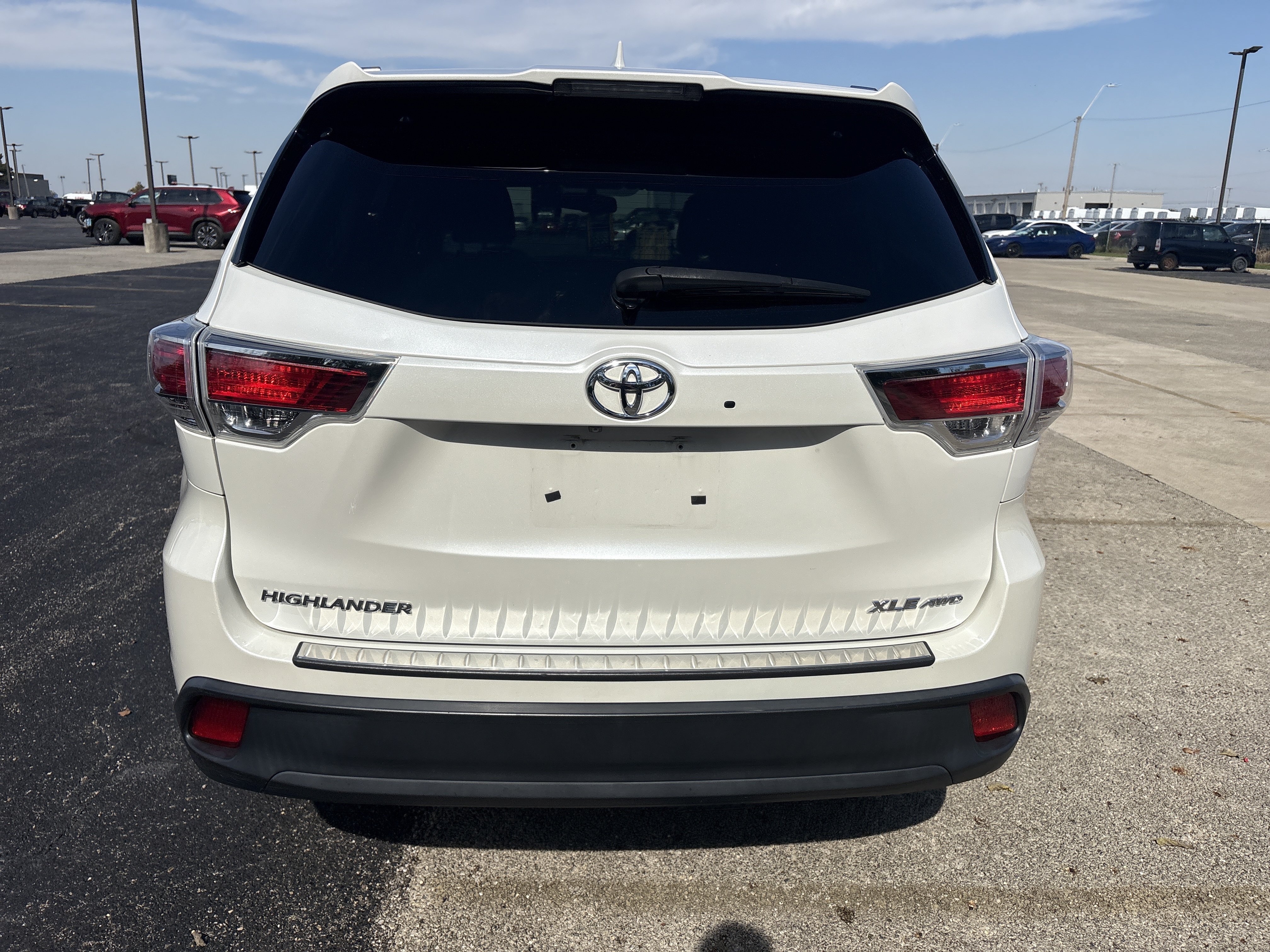 Used 2016 Toyota Highlander XLE w/ Protection Package #3 AWD/4WD image 4