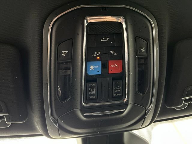 Used 2024 Jeep Grand Cherokee Altitude AWD/4WD image 12