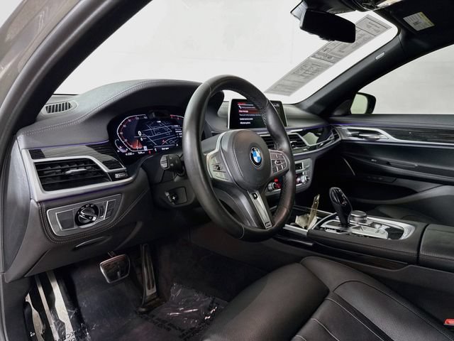 Used 2022 BMW 740i w/ M Sport Package RWD image 9