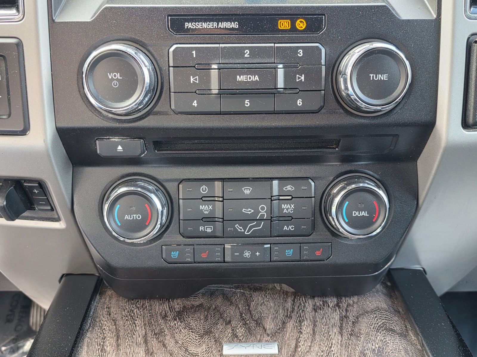 Used 2018 Ford F250 Lariat w/ Lariat Ultimate Package image 16