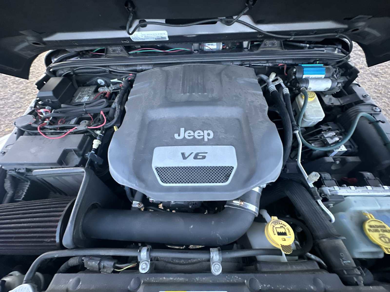 Used 2016 Jeep Wrangler Sahara image 17