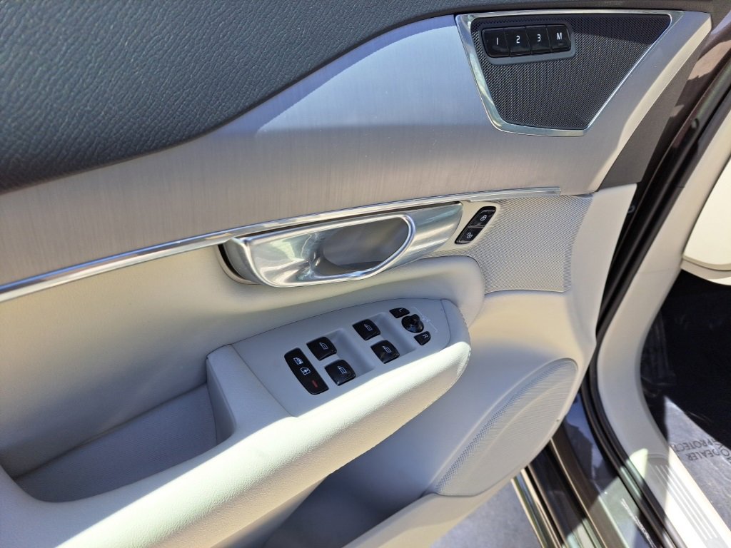 Used 2023 Volvo XC90 B5 Core w/ Protection Package Premier image 16