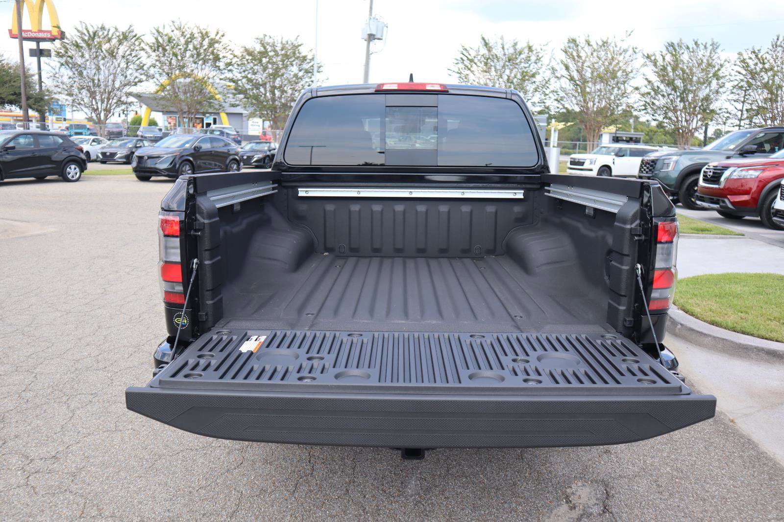 New 2026 Nissan Frontier 4x4 Crew Cab image 10