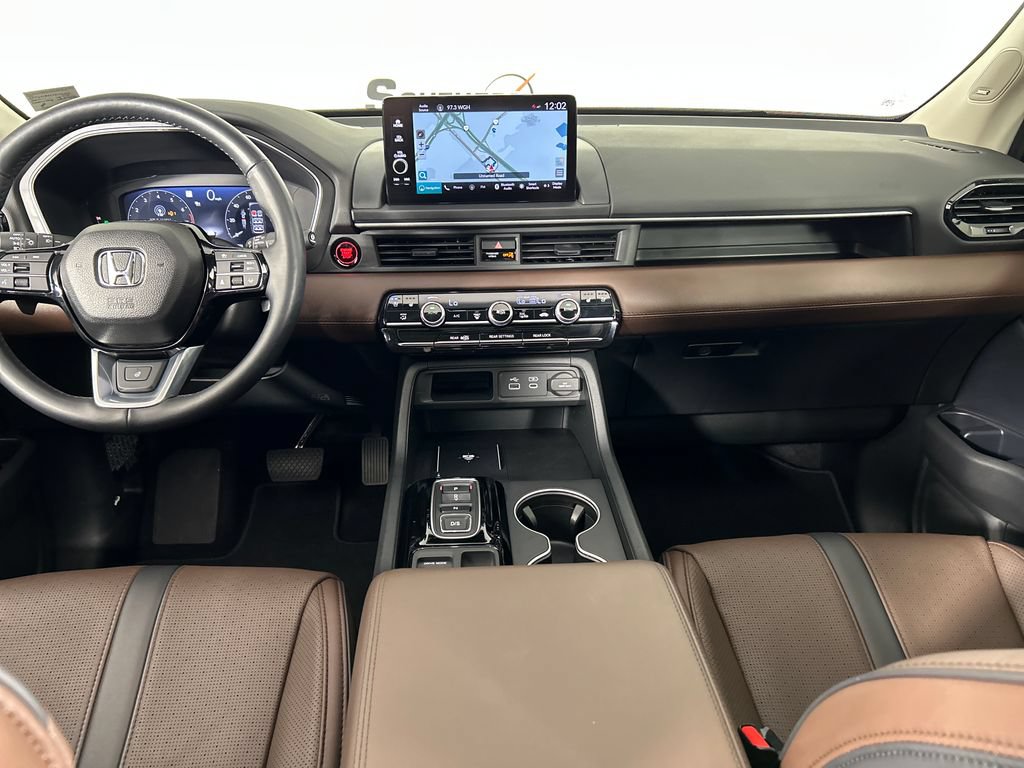 Used 2025 Honda Pilot Elite image 18