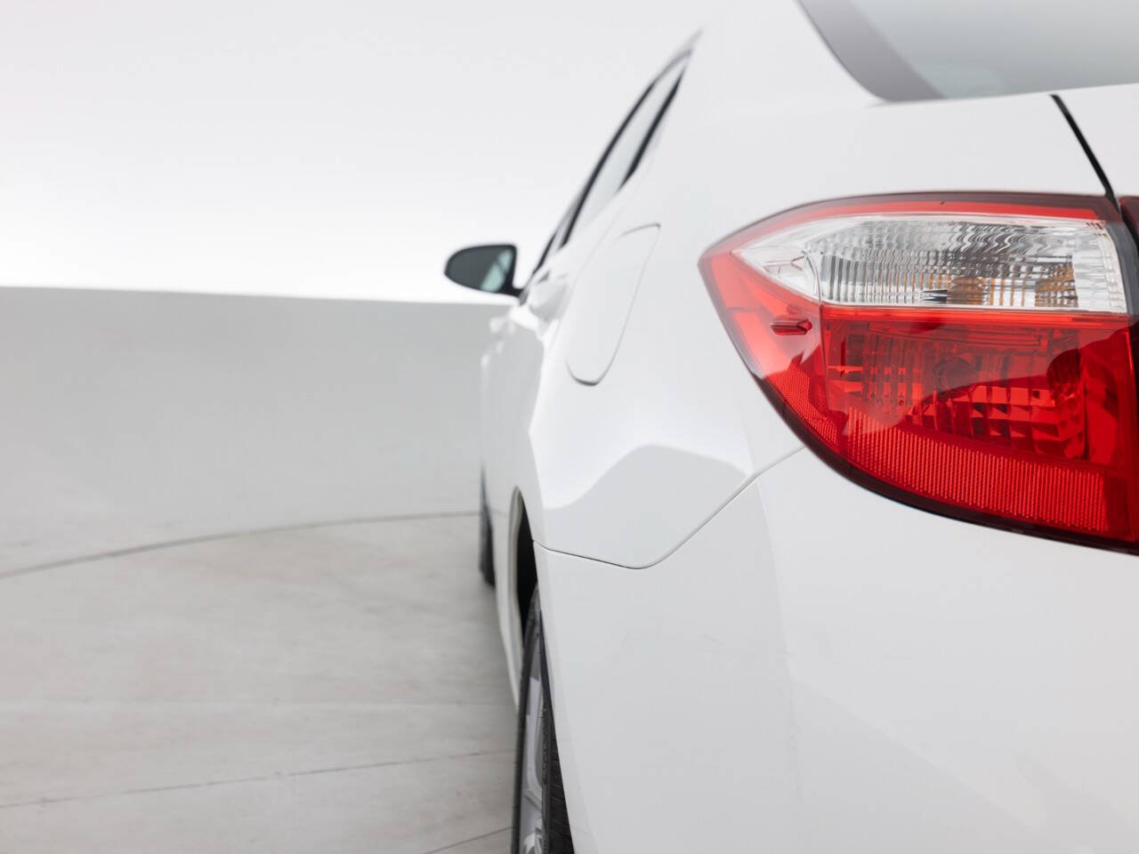Used 2015 Toyota Corolla LE FWD image 13