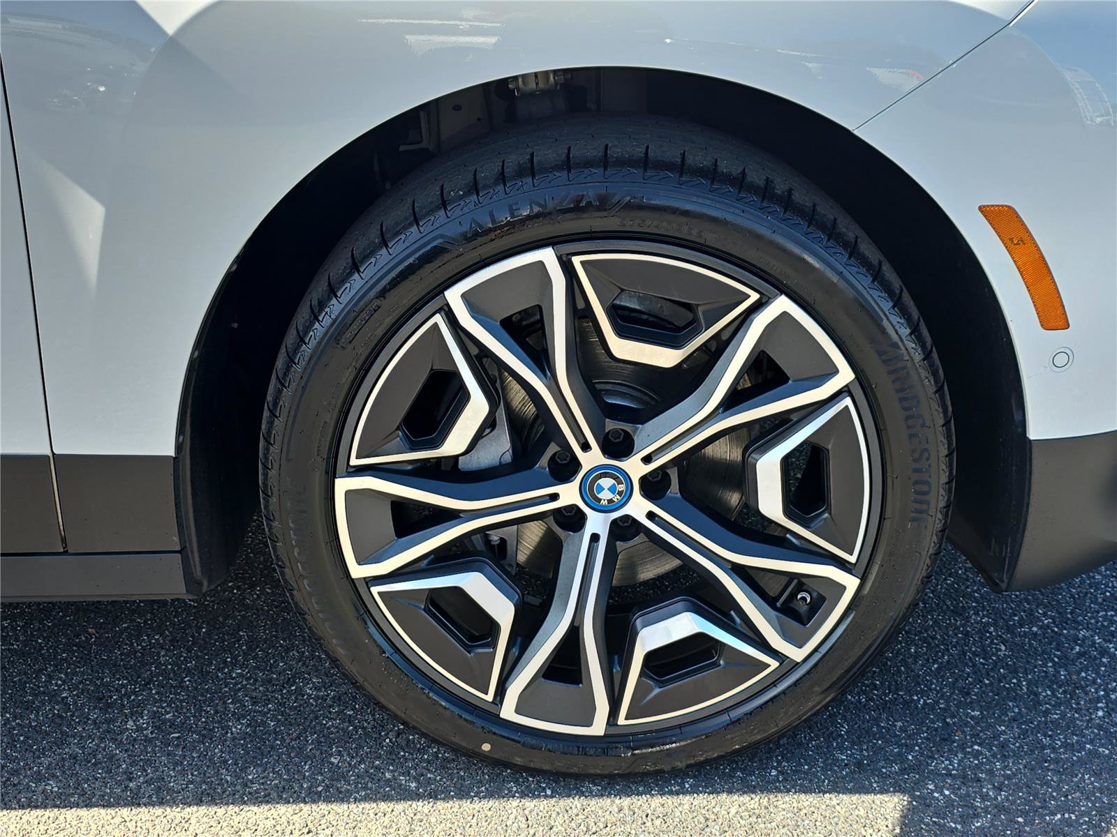 Certified 2024 BMW iX xDrive50 w/ Luxury Package AWD/4WD image 25