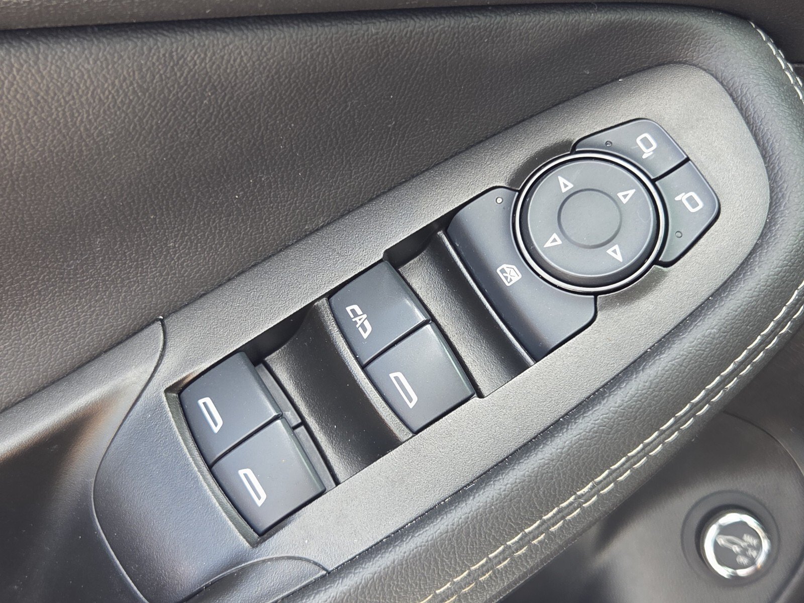 Used 2022 Buick Encore GX Select w/ Sport Touring Package FWD image 29