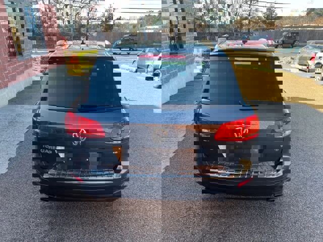 Used 2013 Volkswagen Touareg Sport image 4