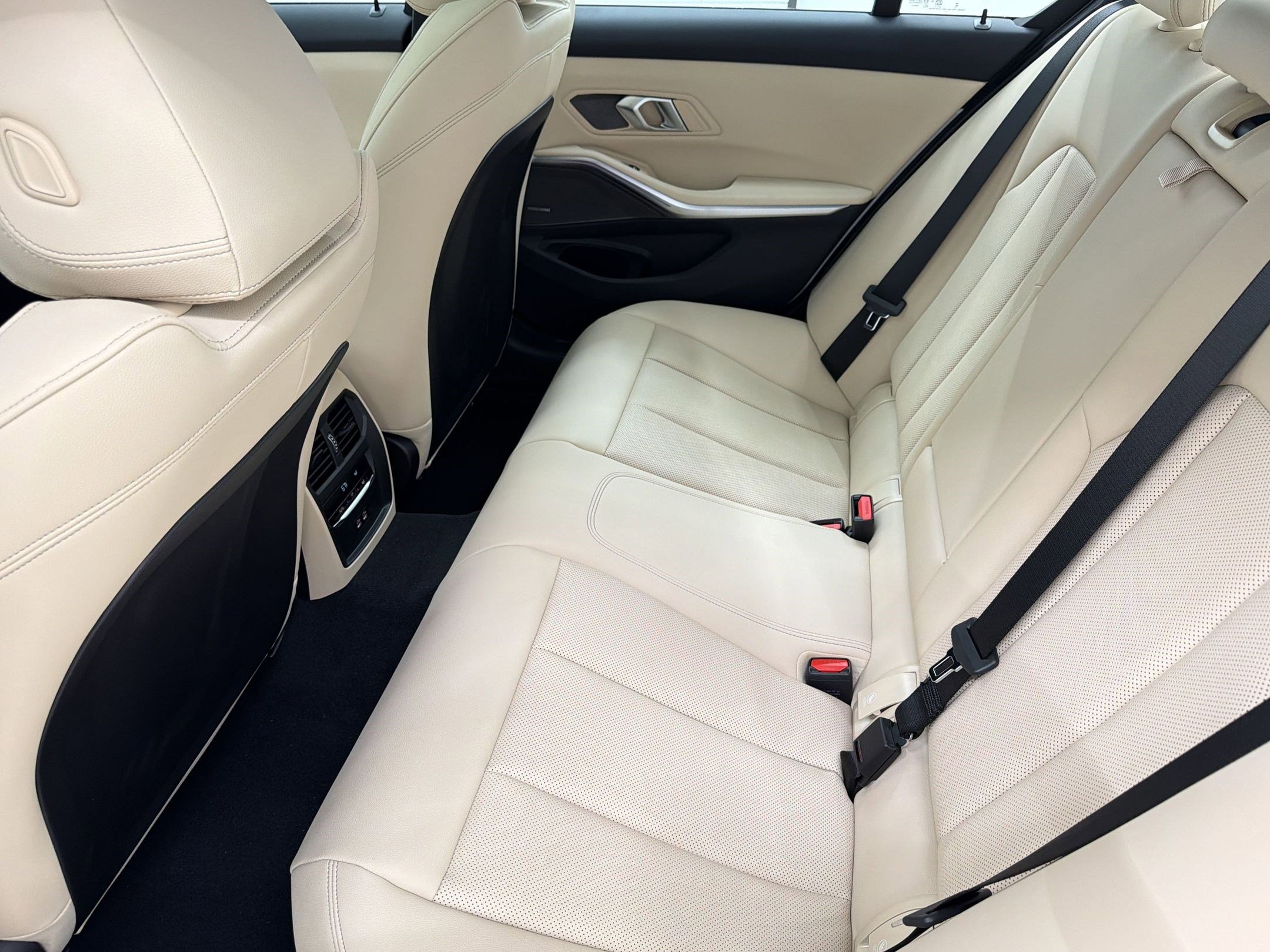 New 2026 BMW 330i Sedan w/ M Sport Package RWD image 14