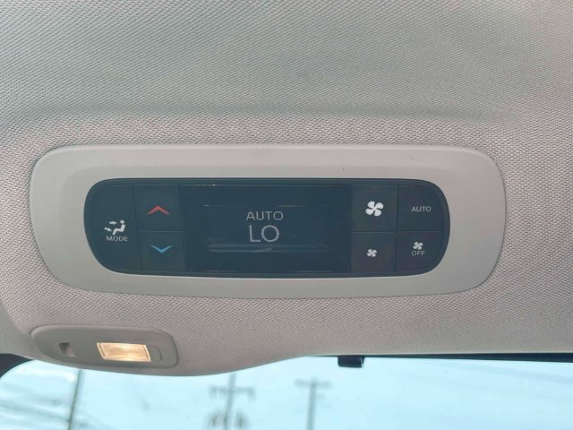 Used 2018 Chrysler Pacifica Limited w/ Advanced Safetytec Group FWD image 27