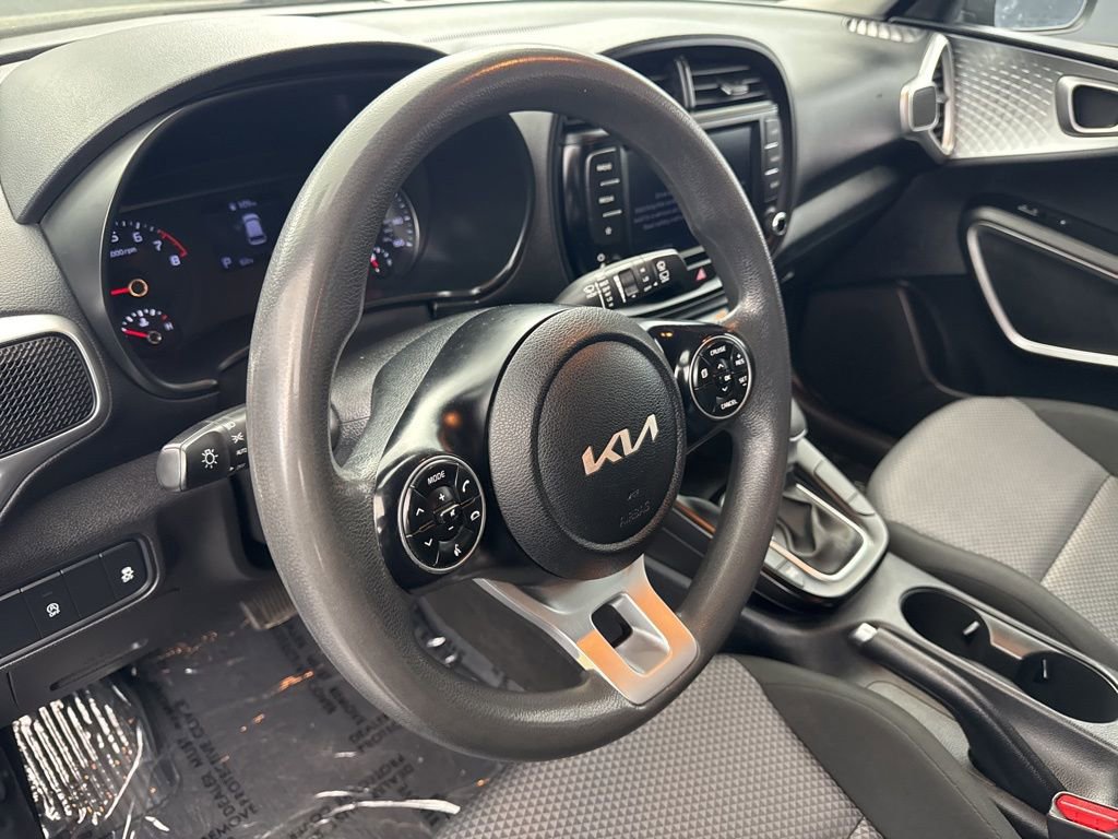 Used 2022 Kia Soul LX FWD image 3