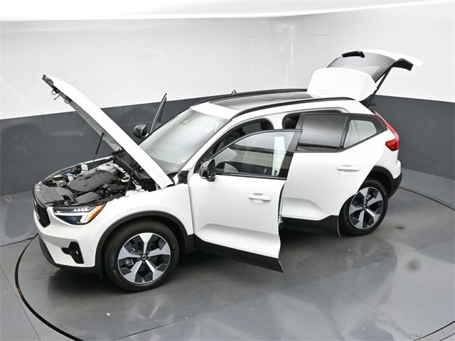 Used 2024 Volvo XC40 B5 Plus image 50