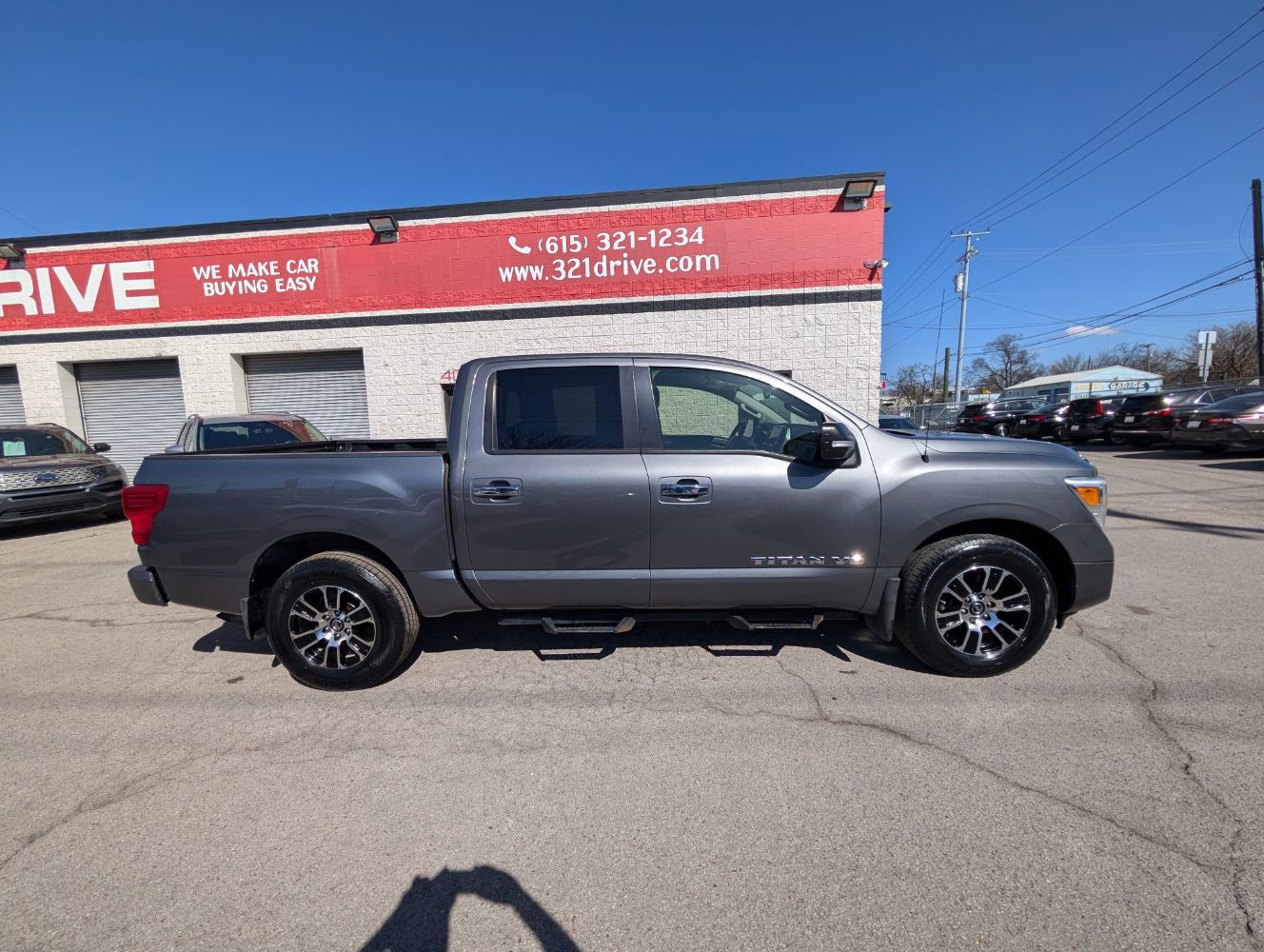 Used 2020 Nissan Titan SV w/ SV Convenience Package image 5