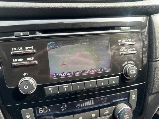 Used 2017 Nissan Rogue SV image 36