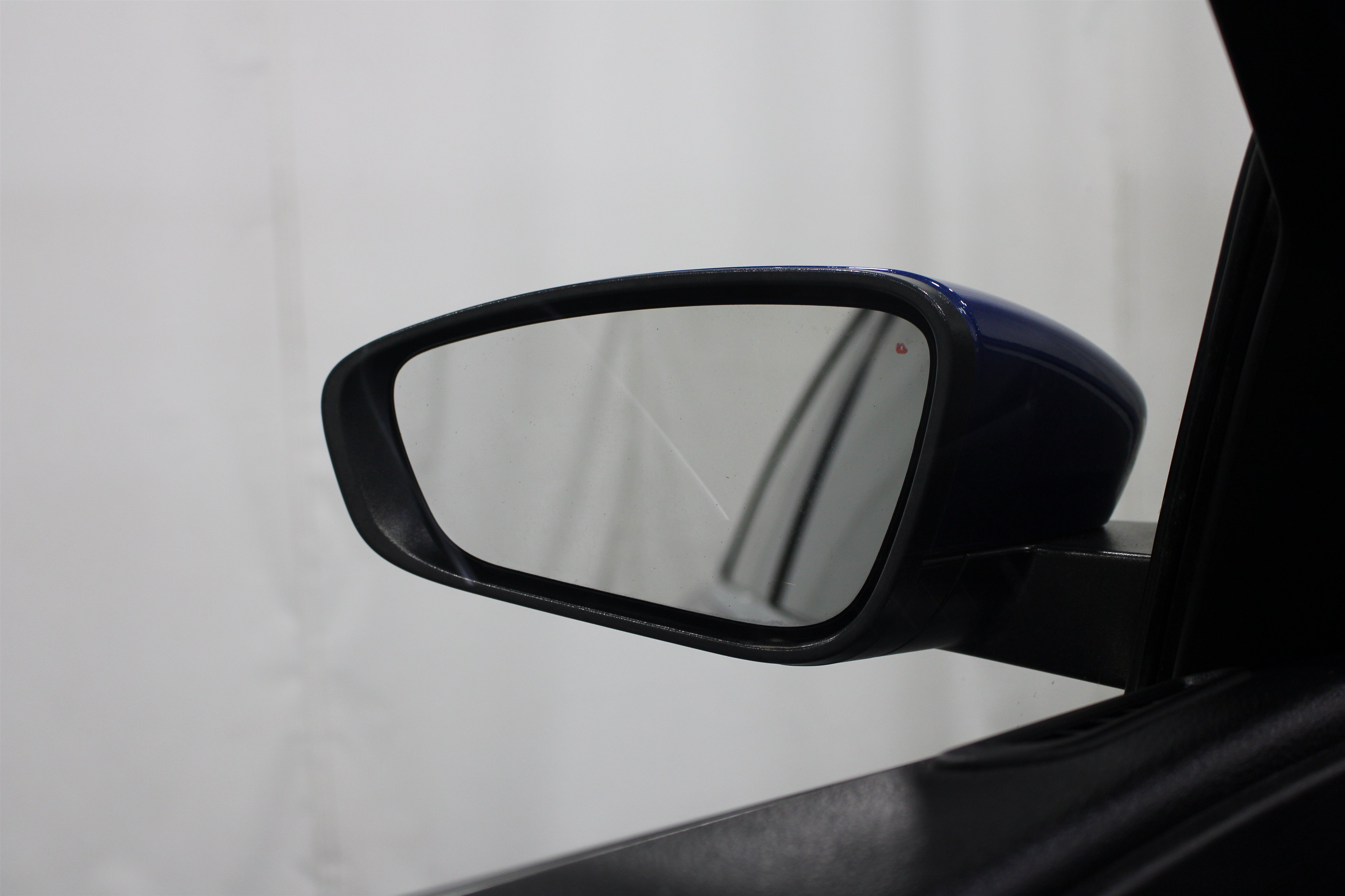 Used 2015 Chrysler 200 Limited FWD image 9