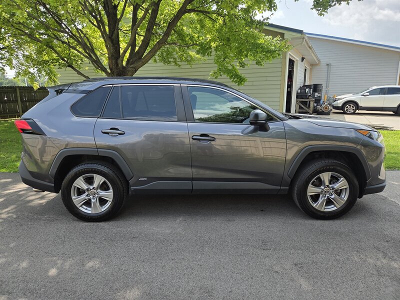 Used 2022 Toyota RAV4 LE AWD/4WD image 2